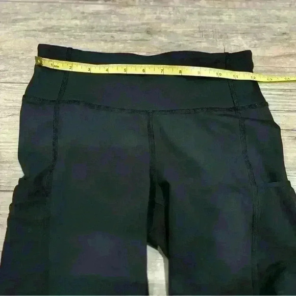 REI Swiftland 9” Running Shorts women’s size small - Picture 6 of 7